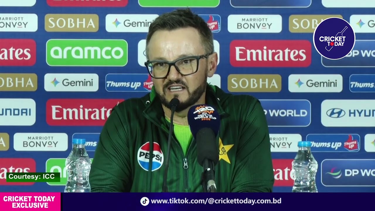 না খেললেই ইজ্জত রক্ষা হতো পাকিস্তানের! ভারতের কাছে হেরে কি বললেন কোচ?Pakistan Vs India | Mike Hesson
