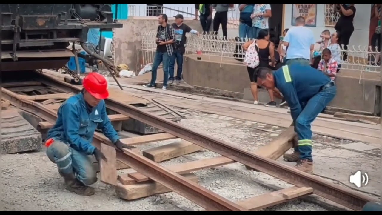 Cisneros recibió la emblemática locomotora N°8 del Ferrocarril de Antioquia