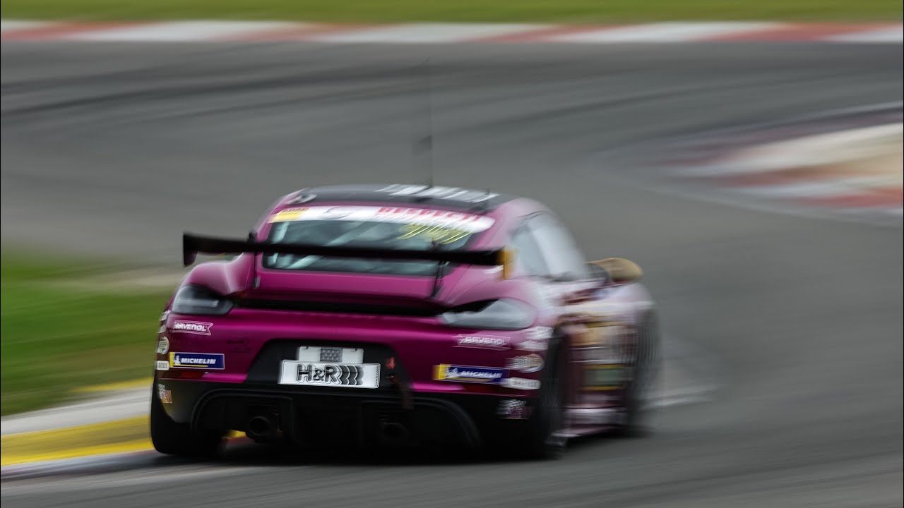 Nurburgring Battle Porsche Cayman gt4 Clubsport Manthey racing