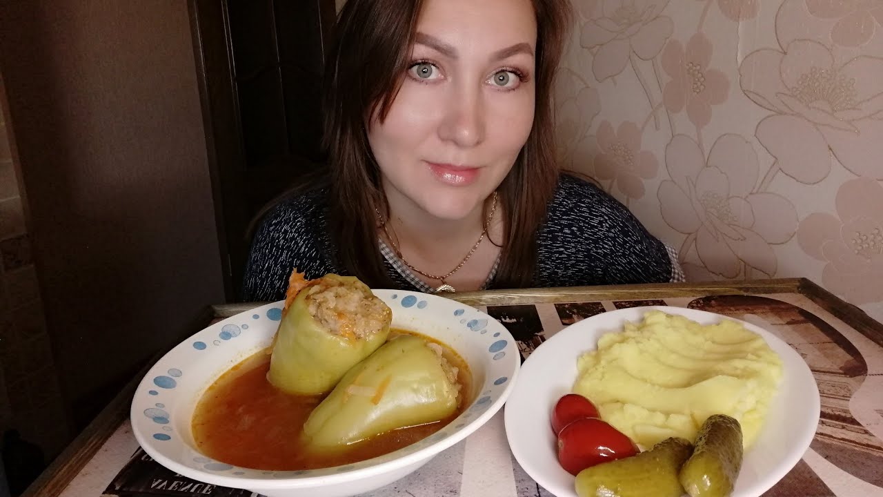 МУКБАНГ/Фаршированный перец🌶️, пюрешка 🥒🍅