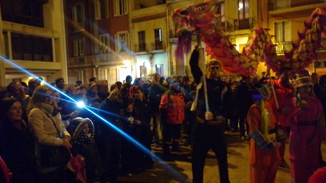 Cagliari, Capodanno cinese da record: in migliaia per le strade della Marina