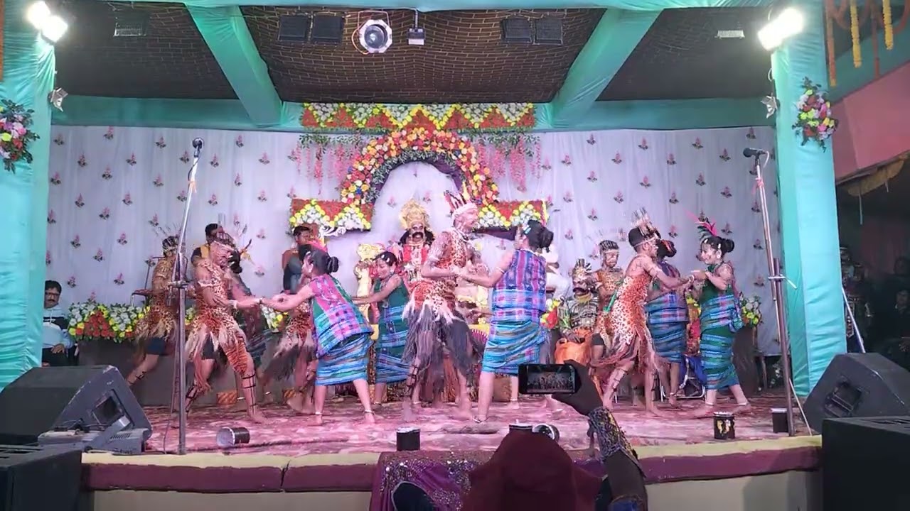 Aditya from Kanha Crystal School and friends represent Red Bull Dance Academy at Kansha Darwaar Ptg.