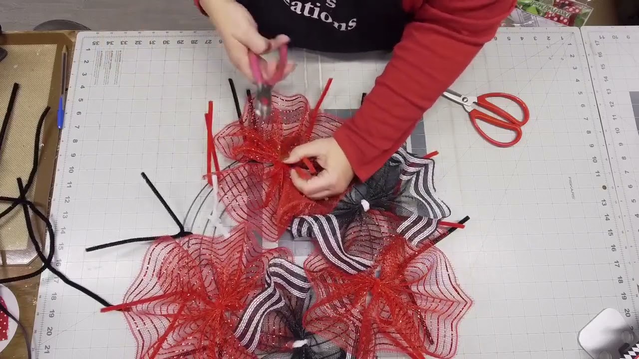 How to Make a Hello Valentine's Day Wreath Tutorial 2025