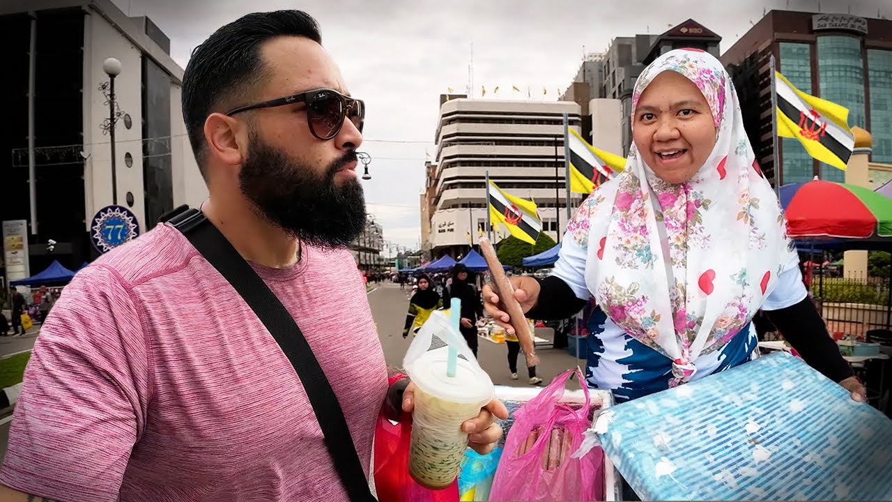 БЕЗУМНЫЙ РЫНОК В РУНЕЕ 🇧🇳 (Футбольная майка и Cendol)