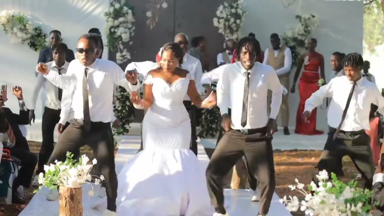 BEST WEDDING DANCE BY THE BRIDE AND HER TEAM THAT MADE THE ALL CROWD INSANE