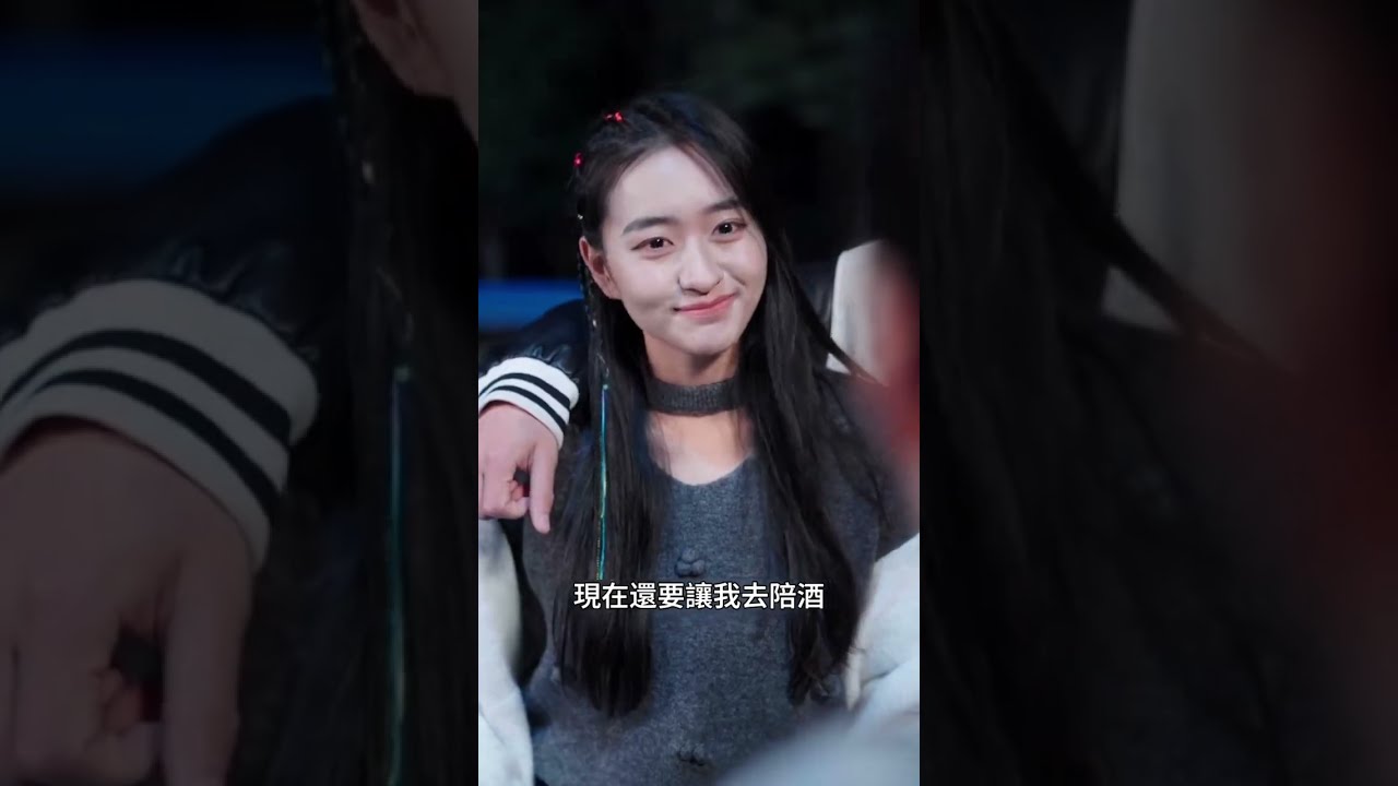 燒烤攤攤主竟是叱吒黑白兩道大佬「九紋龍」！出獄後為妻女隱退江湖擺燒烤攤，竟遭不長眼惡霸欺辱女兒砸攤挑釁，他一個電話宏盛集團全員出動，跪地喊大哥！惡霸當場嚇到尿褲！