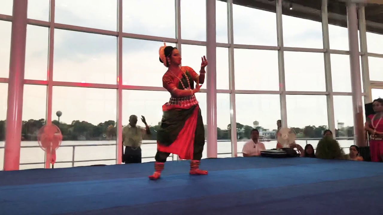 Astapadi- Lalita Labanga Lata  performed by Smt. Shayomita Dasgupta & her group Pragyadyuti