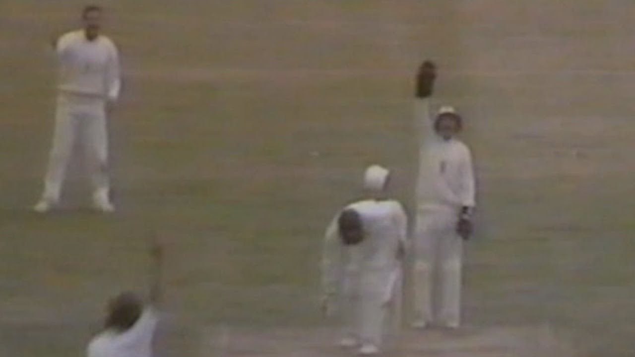 Great Wicket Keeper Catches of the 1980's!