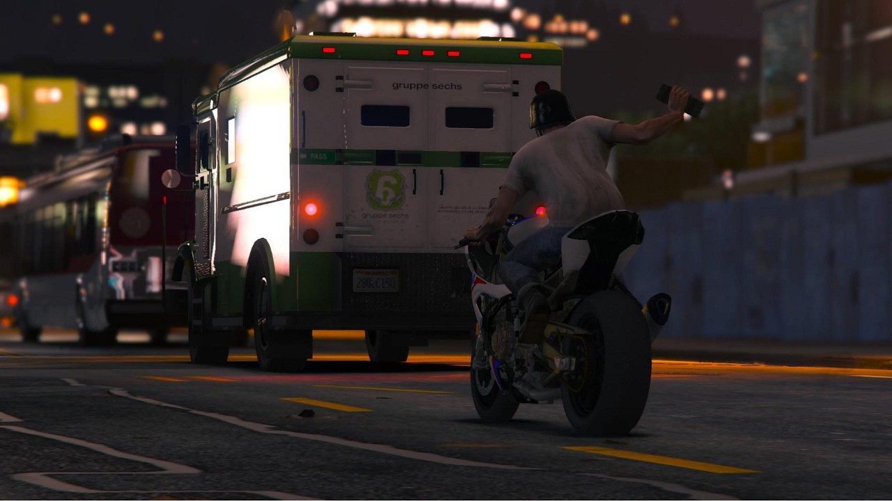 GTA V MODS Assaltei o carro forte e tentei dar fuga de BMW S1000 RR e deu MUITOOOOOO RUIM!!!!