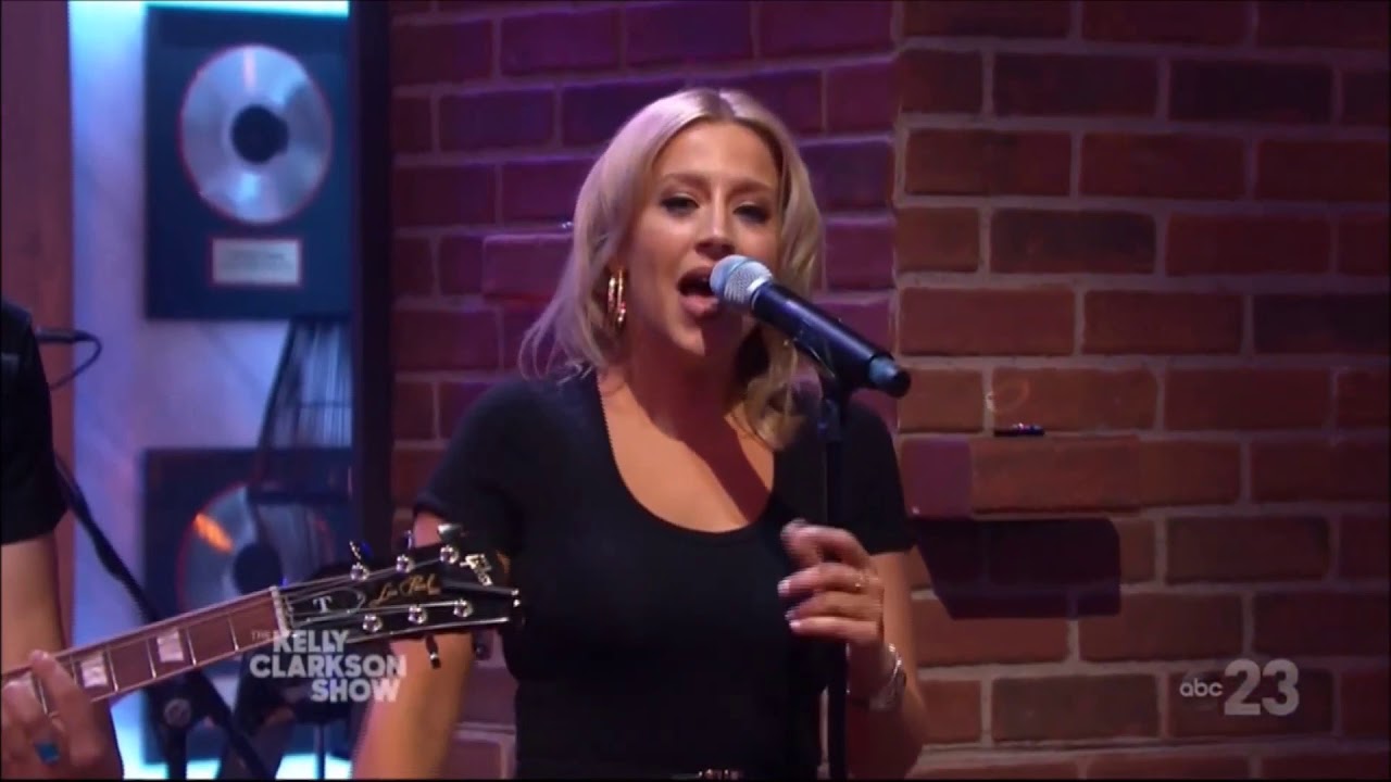 Kelly Clarkson sings 