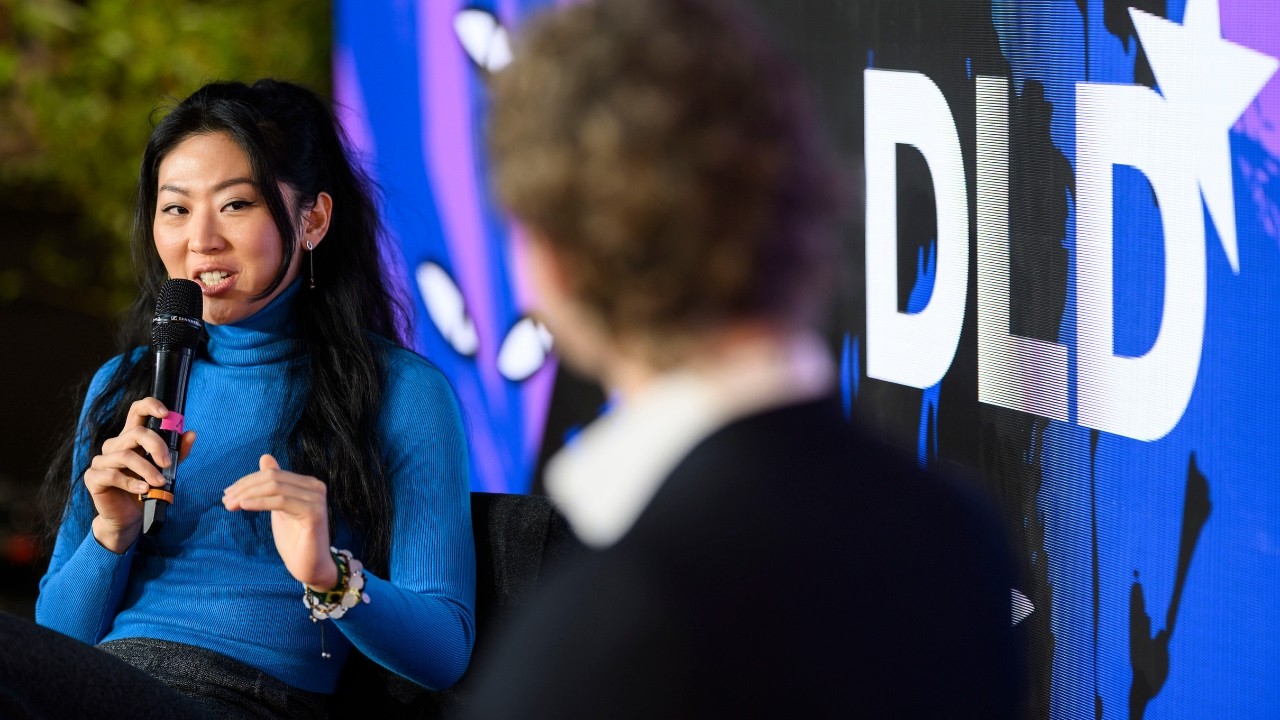 Engineering Attention in a Noisy World (Julia Zhou, Julian Windeck) | DLD26