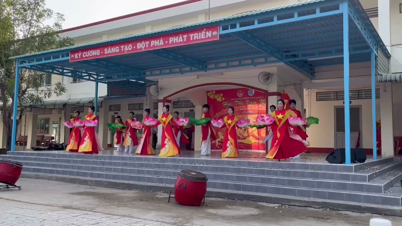 Con gái lớn rồi 