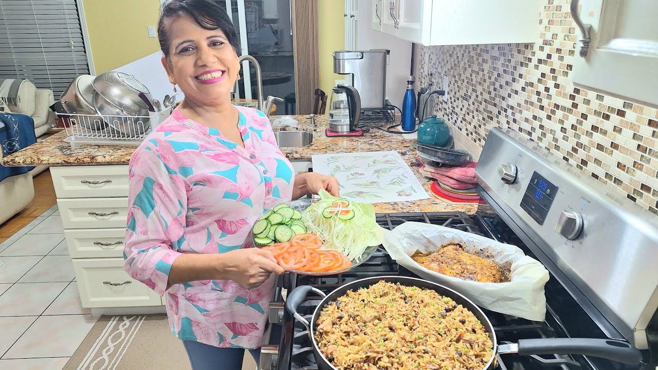 Домашняя гайанская кухня: жареный рис с курицей, жареная курица и пирог с ревенем. #еда #легкийре...