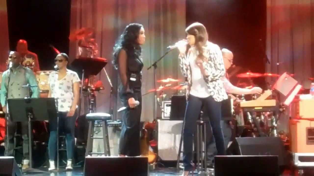 Brandy and Monica rehearse for 
