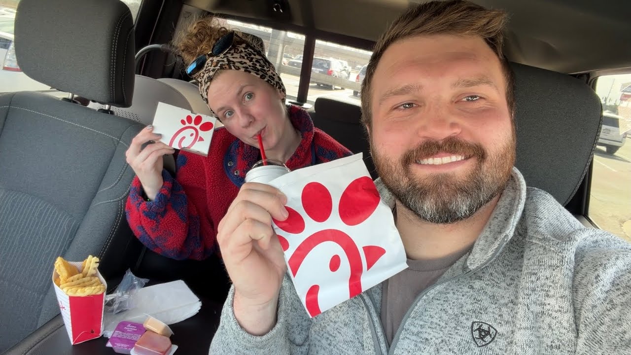 Chick-Fil-A Mukbang!!!! | New Floats, & Collector Cups!🐔