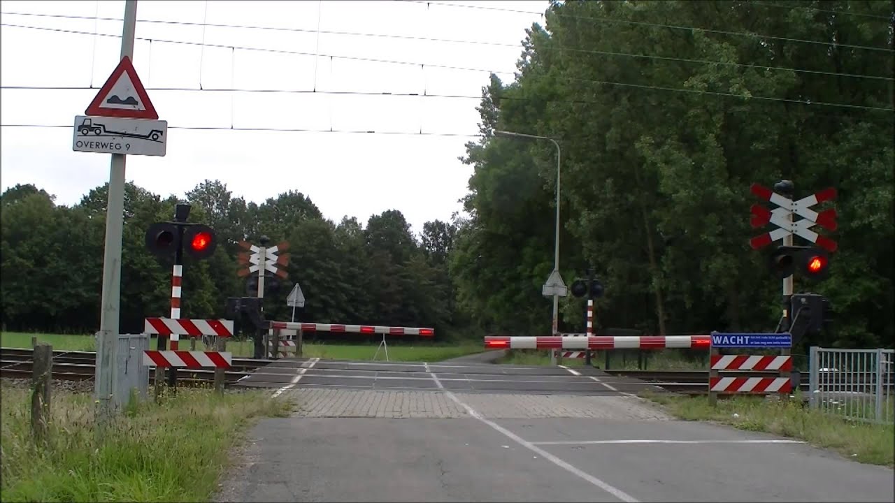 Spoorwegovergang//RR-crossing Maastricht, Oude Steeg, NL