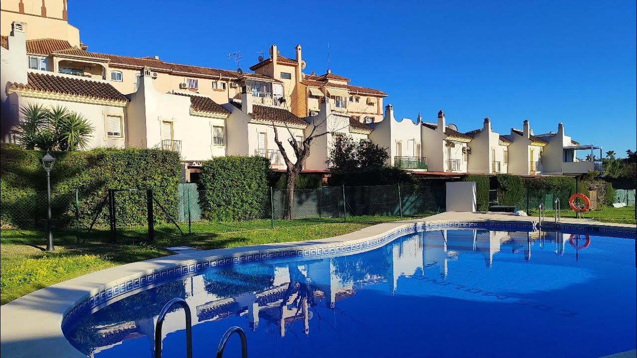 Venta Adosado Reformado en La Sierrezuela, con Jardín Privado y Garaje Doble