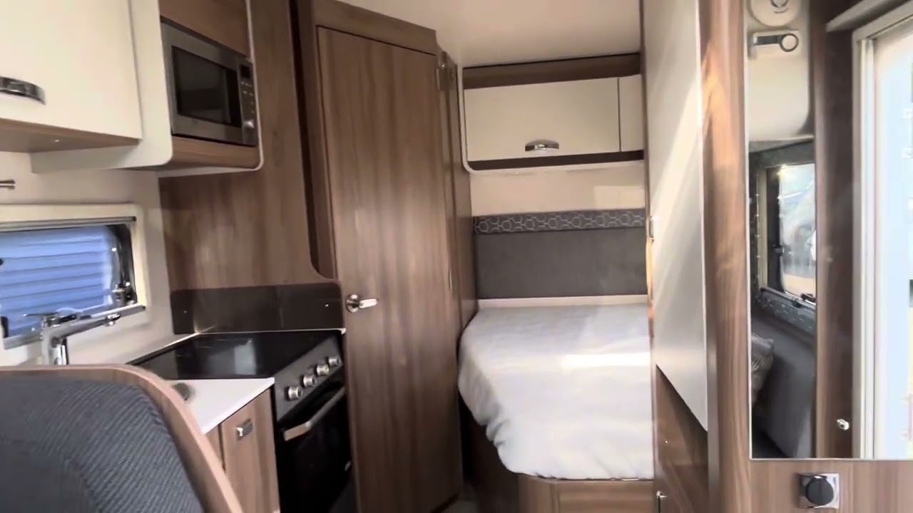 Swift Corniche 664