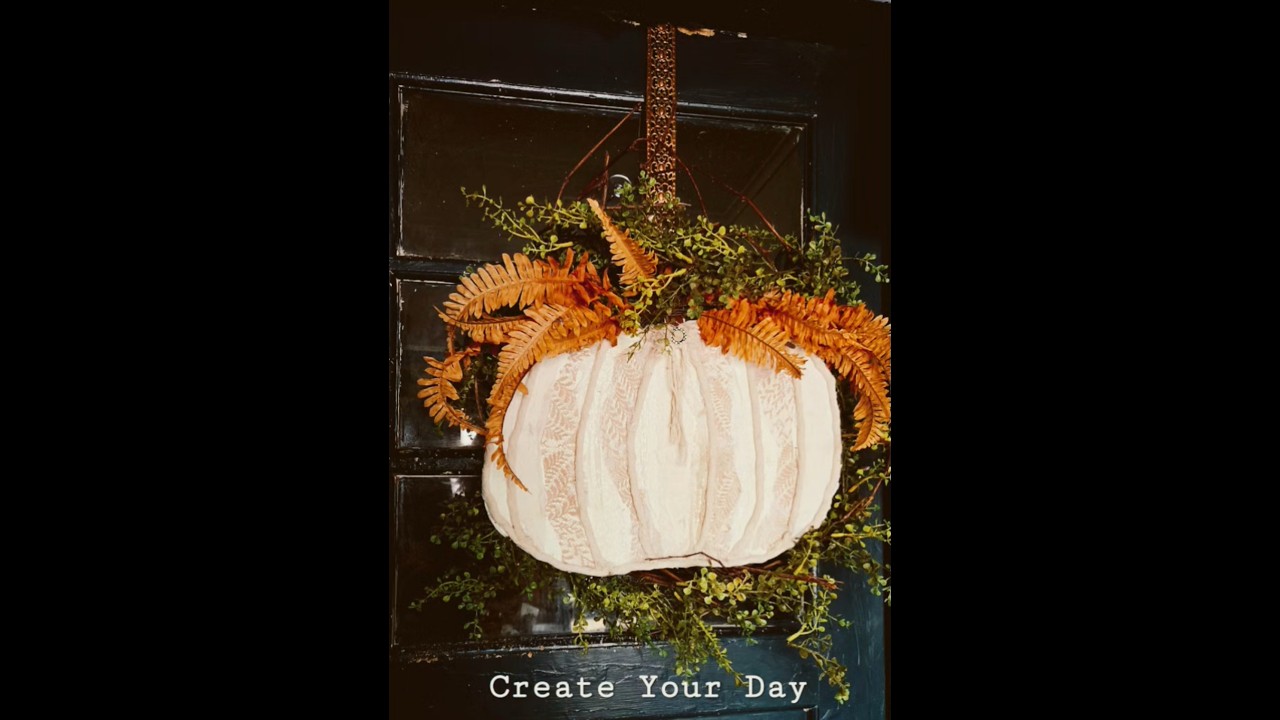 Here are some ideas for late Summer early Fall decorating. The pumpkin insert is cardboard! 🍁🌿🌻🍂