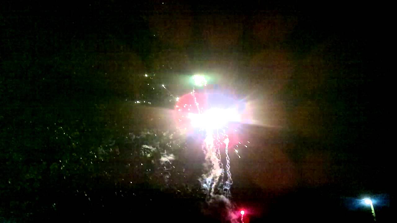 queima de fogos no sitio de ribeiro em calog&iacute; serra E.S. virada do ano 2011/2012