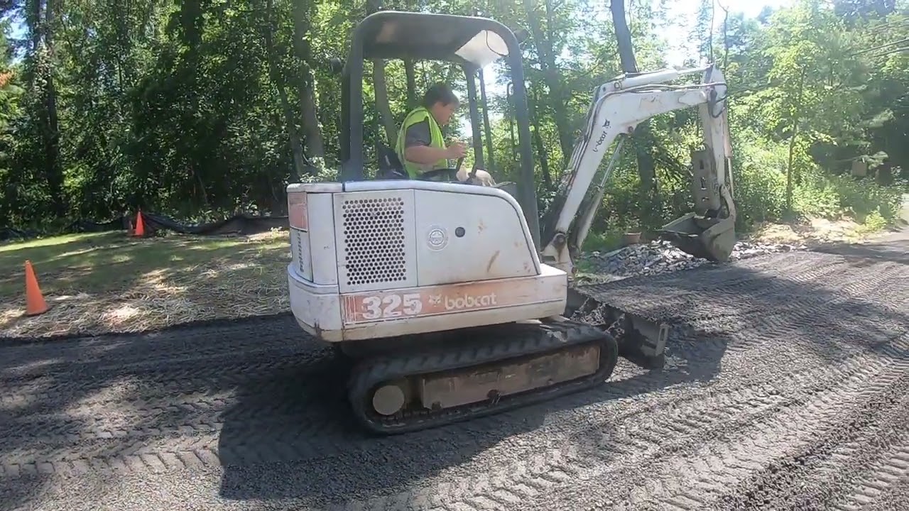 Grading  driveway with my bobcat 325