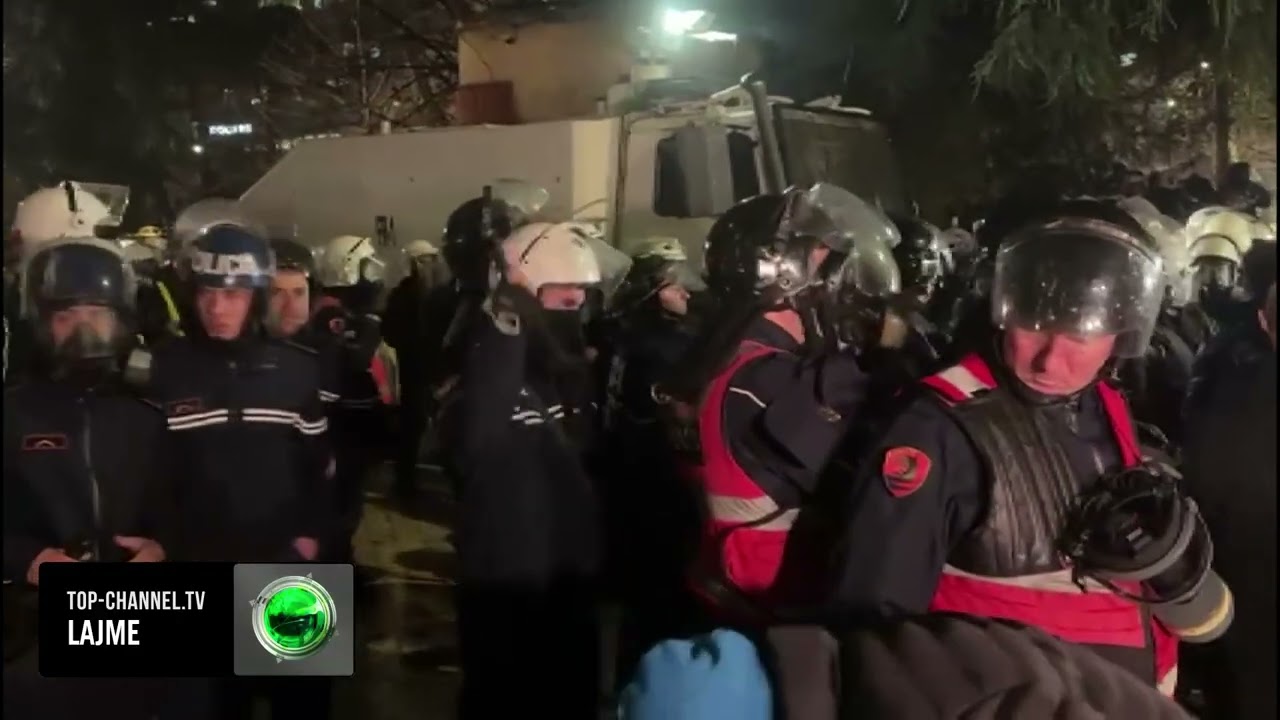 Top Channel/ Përplasje, zjarr, të plagosur, çfarë nuk u pa në protestën e PD