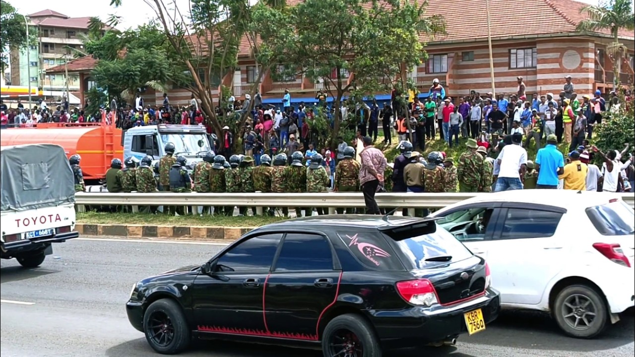 JKUAT students block Thika Road protesting a fellow student's death