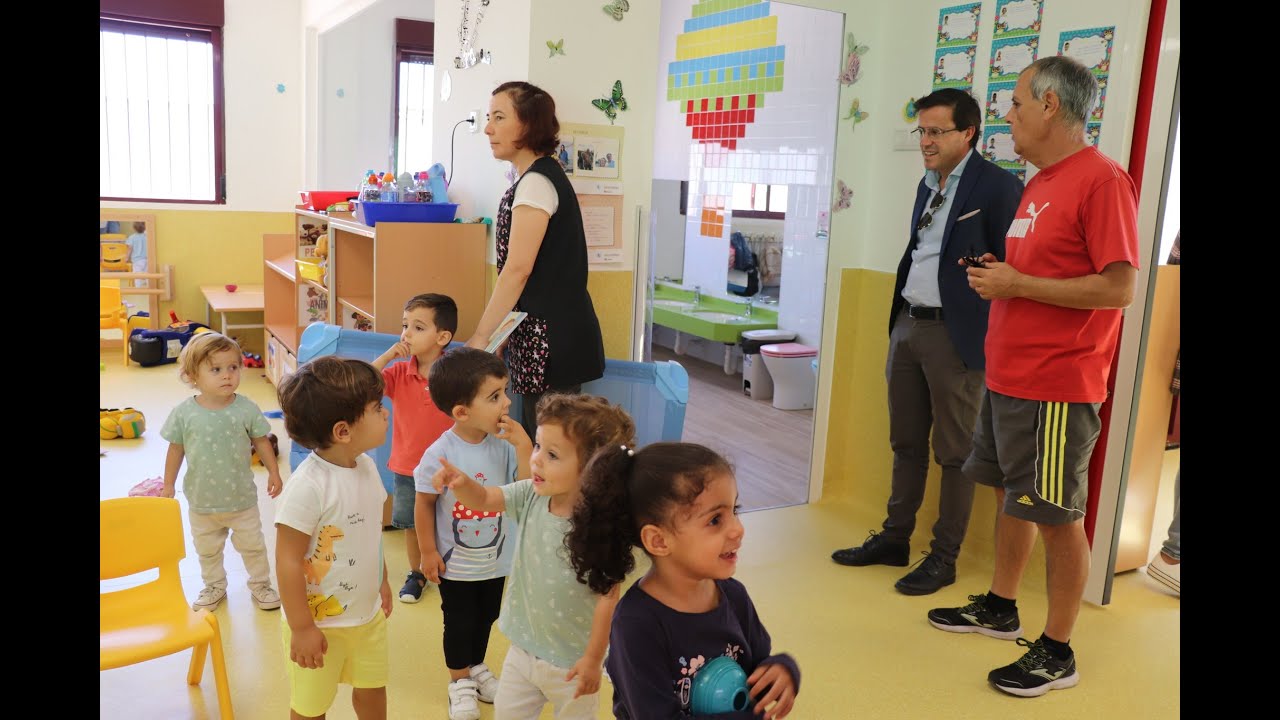 El Alcalde Miguel Ángel Gallardo visita el CEIP Santiago Apóstol