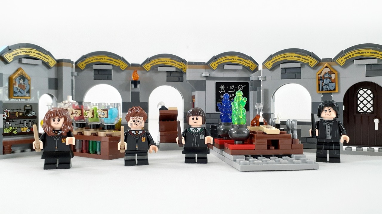 LEGO Hogwarts Castle Potions Class Speed Build