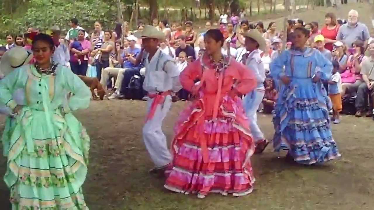 HONDURAS NATIVE DANCE PERFORMED BY HIGH SCHOOL STUDENTS