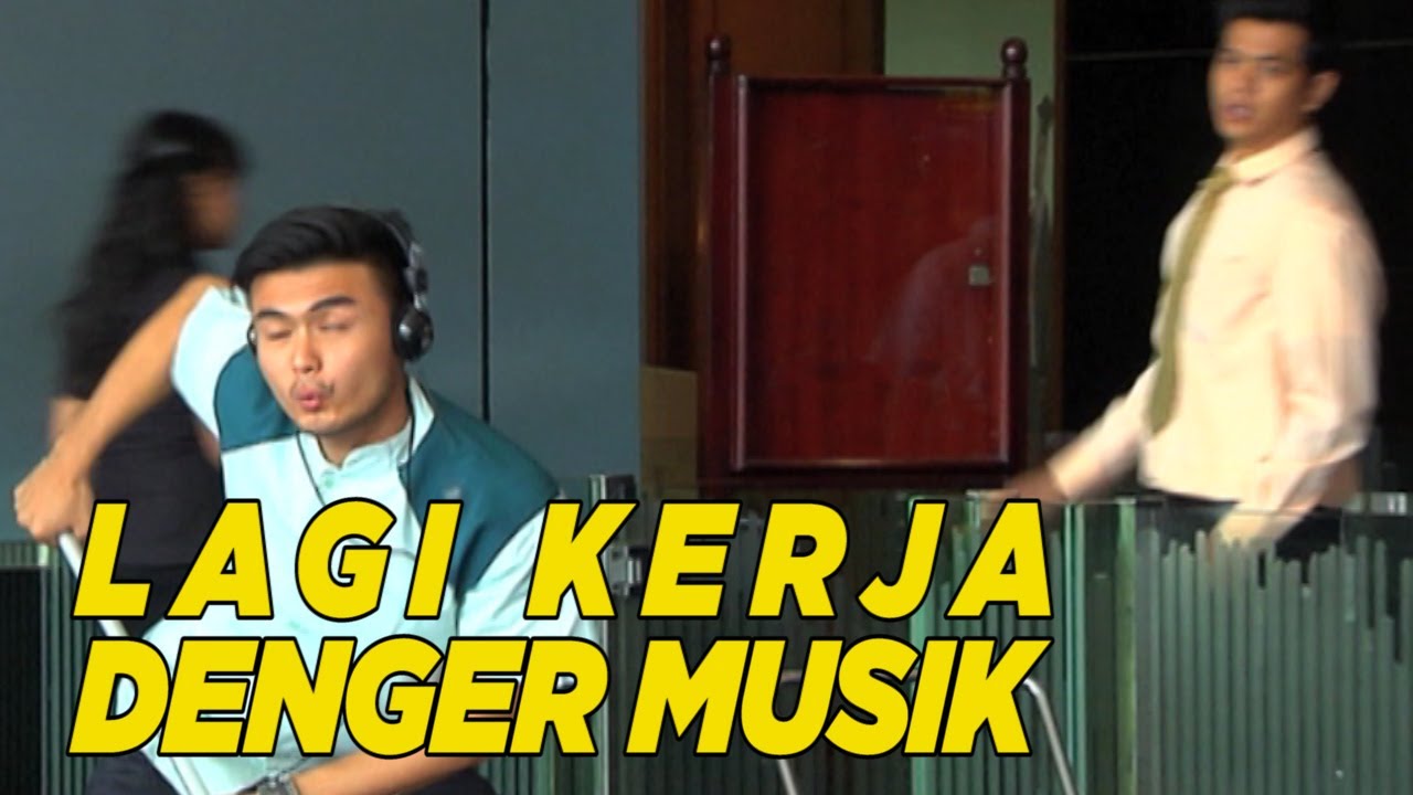 Bukannya kerja malah denger musik | SKETSA