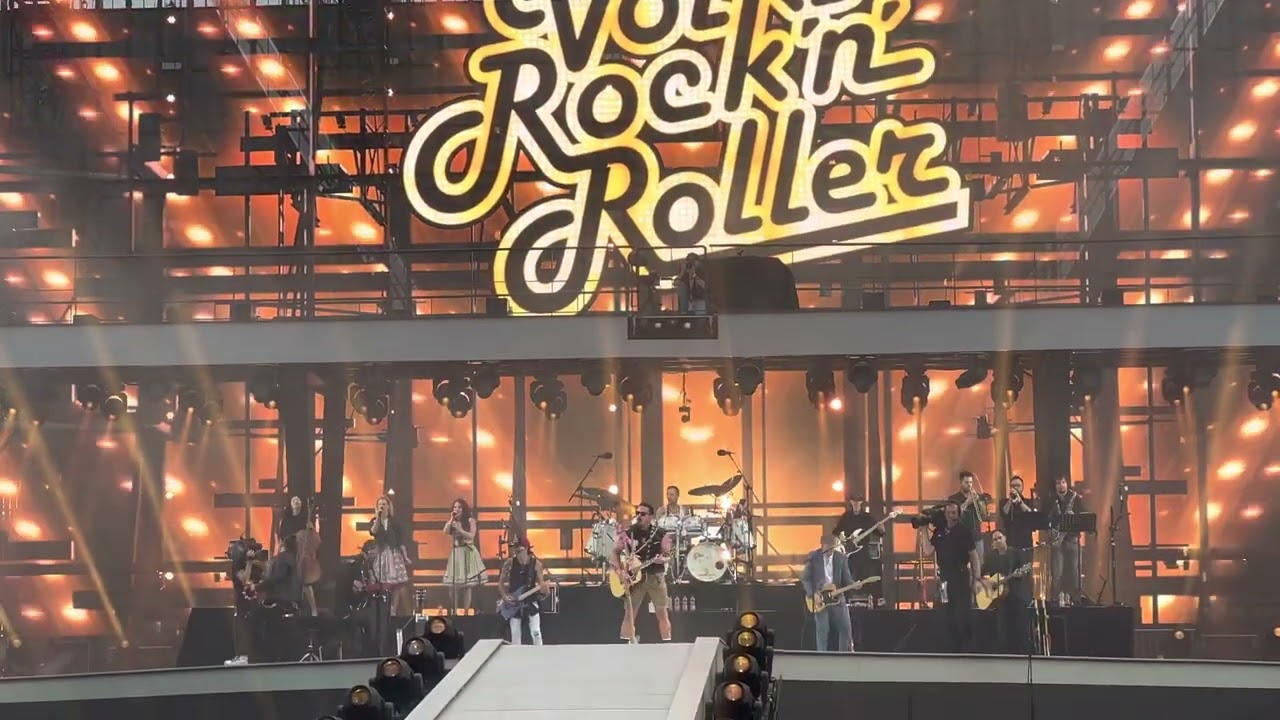 ANDREAS GABALIER VRR Fan Festival München 06.08.2022 Intro - We Salute You - Volks Rock‘n‘ Roller