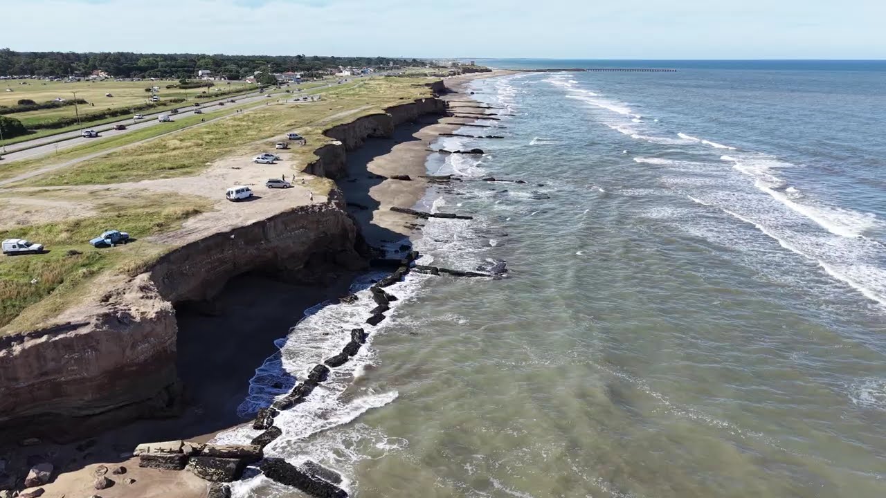 Mar del Plata – Costa frente a Parque Camet desde Arroyo La Tapera (Drone)