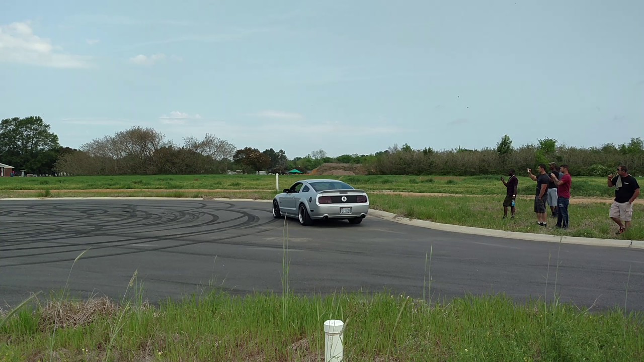 HyperMotive Mustang day burnouts