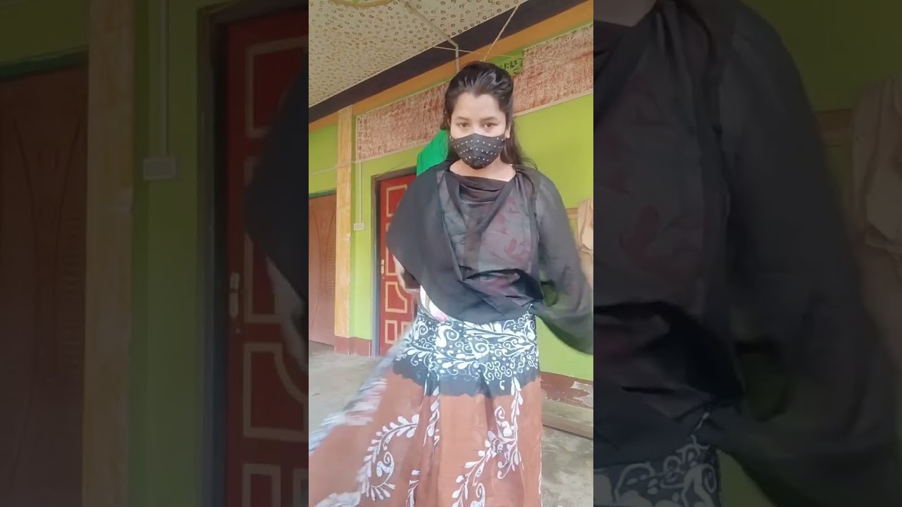 Bina petikot ka Sadi kaise pehnate hain Dekho achcha Lage to like comment share  subscribe karna