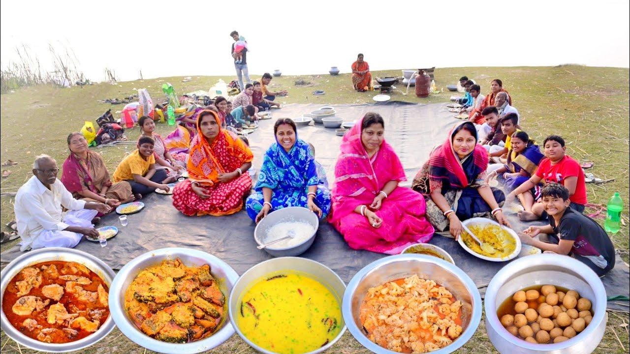 চিকেন কষা, রুই পোস্ত, মটরশুঁটির ডাল, ফুলকপির রোস্ট, চাটনি, মিষ্টি এবারের শীতের শেষ পিকনিক