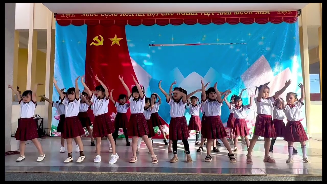 Gia đình nhỏ, hanh phúc to học sinh lớp 1 Trường Tiểu học Tân Hà II