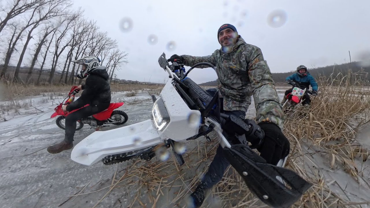 Mini Race on Ice Track - Komodo vs Crf 110 vs CRF 230