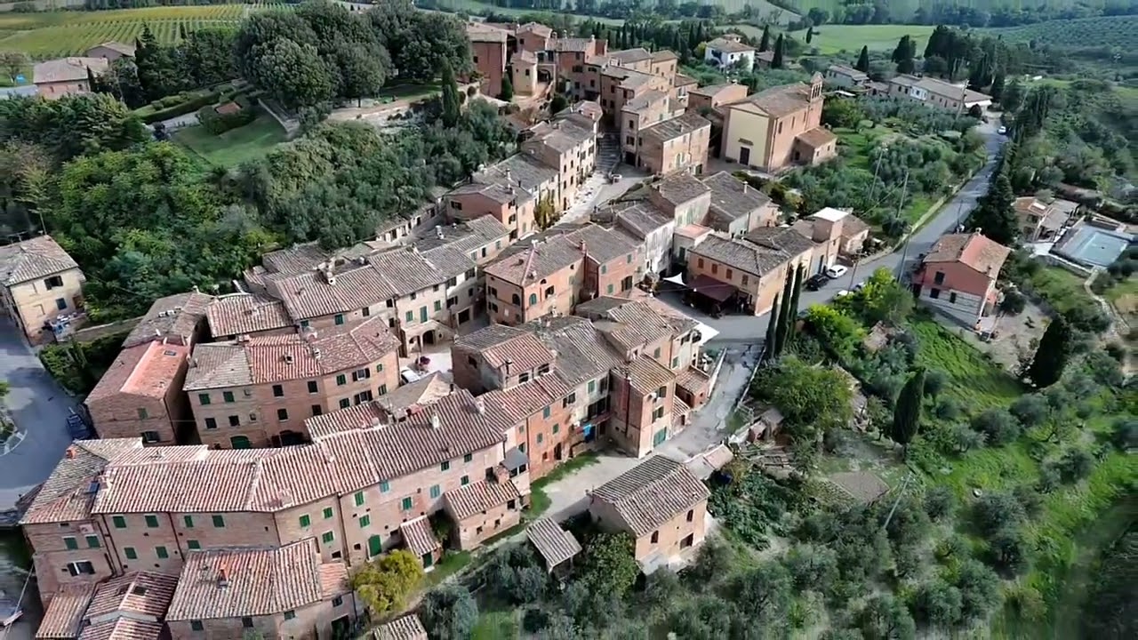 Toscana , viaggio fra Crete Senesi e il bellissimo paese di Chiusure