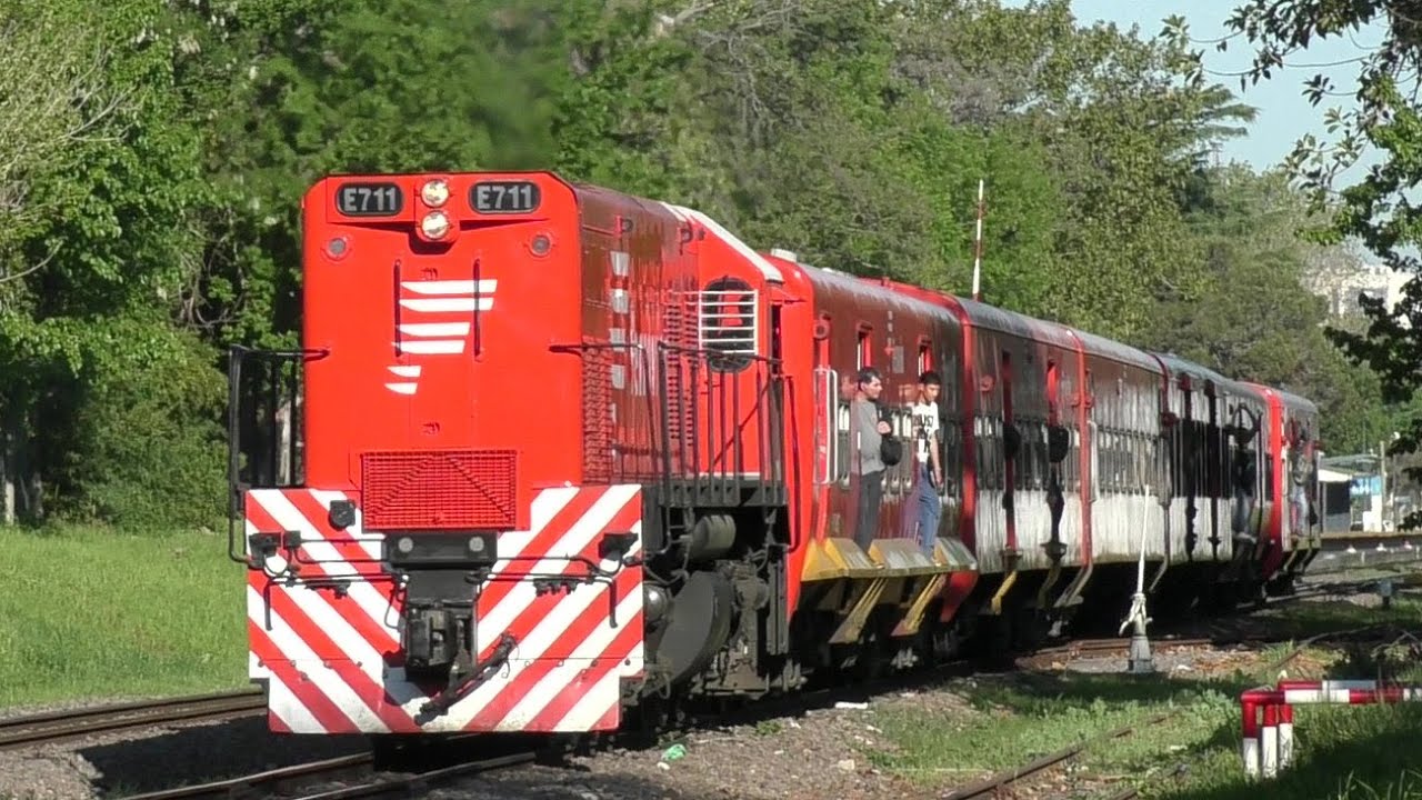 EMD G22 E711 en cercanías de Munro