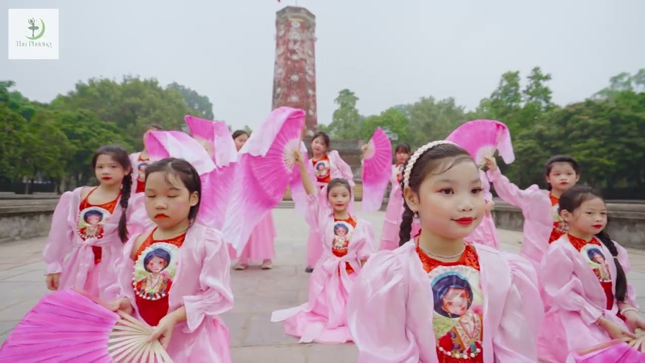 Tiết mục múa: Hương sắc mùa xuân. Lớp nguồn 01 CLB Thu Phương