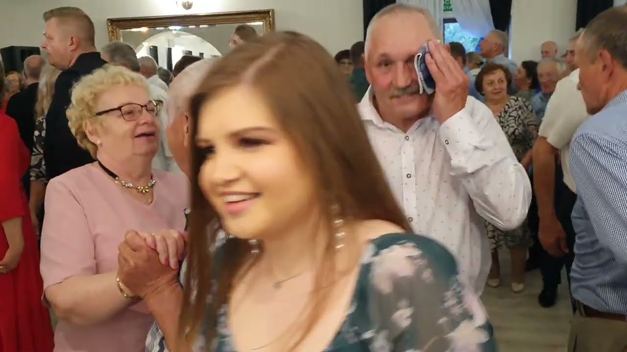 NOSTALGICZNY WALC  w Złotym Dworze a na parkiecie wspaniali tancerze niemal z całej Polski