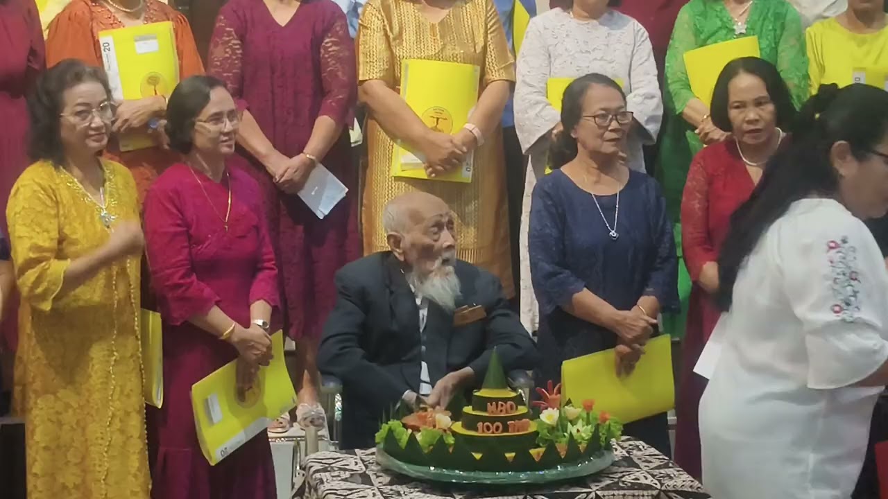 Ultah yg ke 1 abad 100 Thn 1/2/1926 Sehat selalu, panjang Umur buat mbak Soejiman GBU Amin🥰😇🥰😇🙏🙏🙏