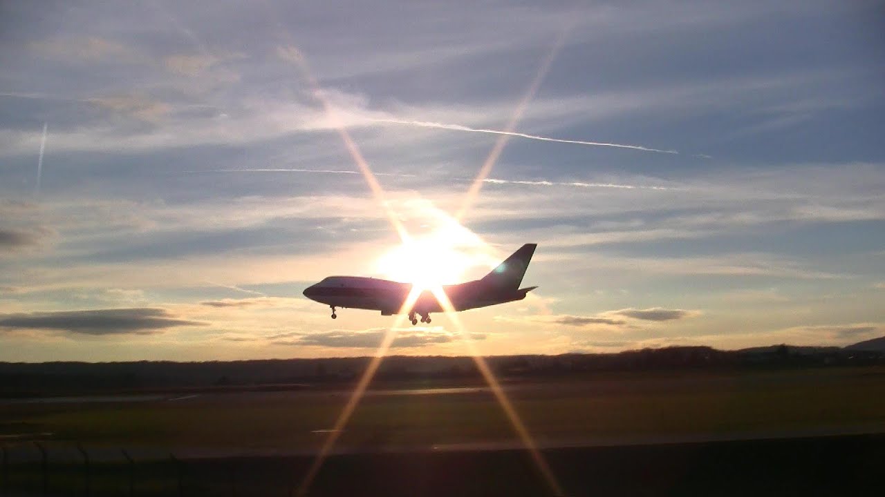 Worldwide Aircraft Holding Boeing 747SP landing runway 14 at Z&uuml;rich-Kloten (with live ATC)