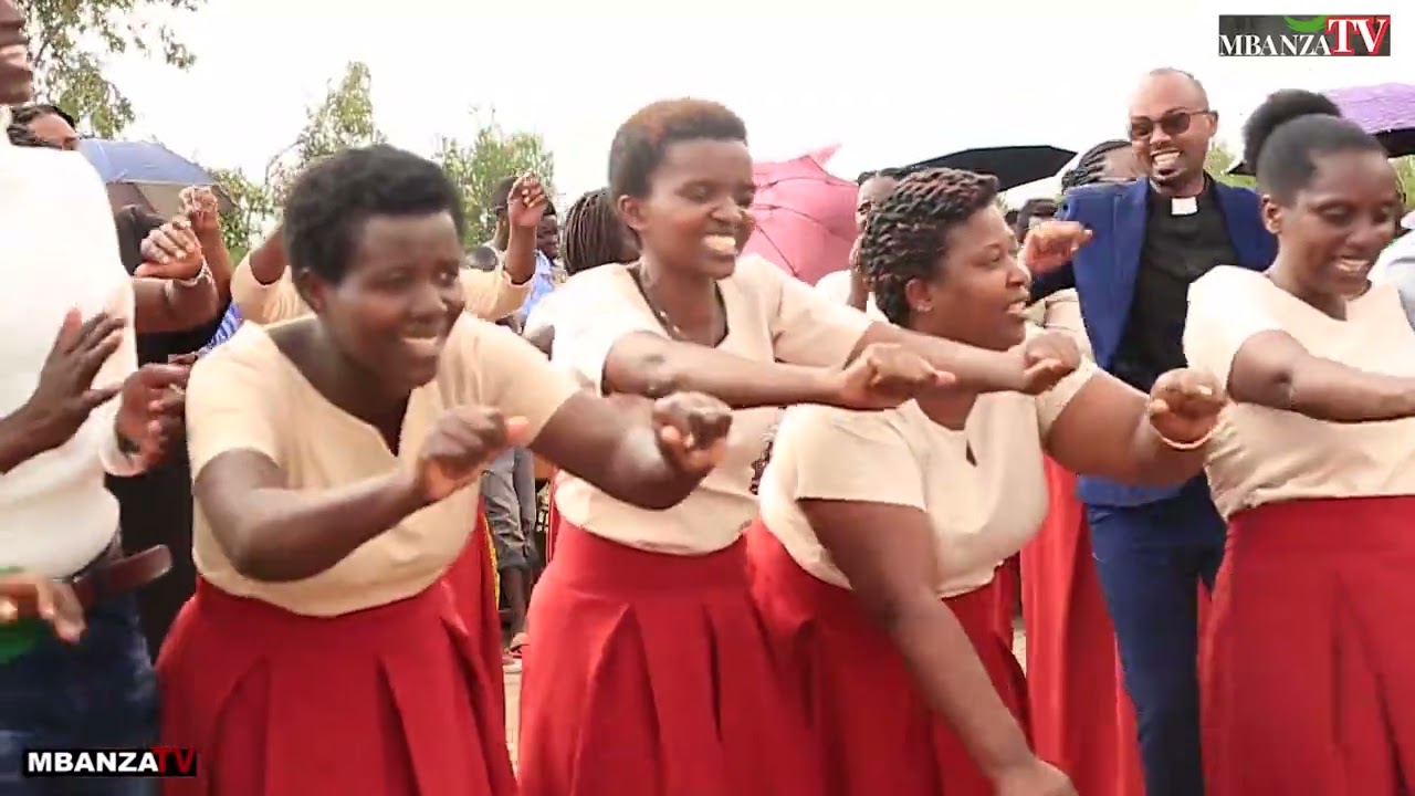 Martha na HOlly recall bataramiye abantu muri garuka ushime i NYAKABUKGO byari umunezero utangaje