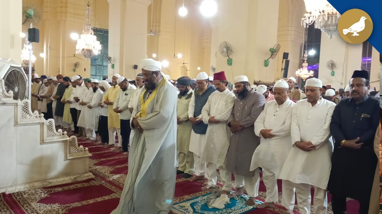 Shab-e-barat observed in Hyderabad | Thousands offer Namaz -e- Isha in Makkah Masjid