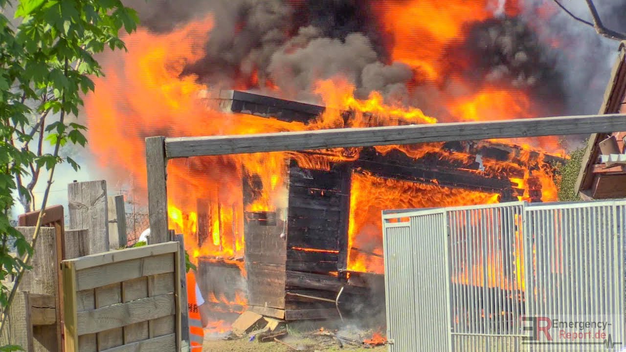 [GROSSEINSATZ IN LEVERKUSEN] - Weitläufiger Böschungsbrand an Bahngleisen | 150 Kräfte im Einsatz -