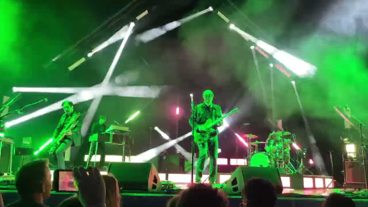 20230807 QUEENS OF THE STONE AGE - 15 - God Is in the Radio   BRIDGEPORT