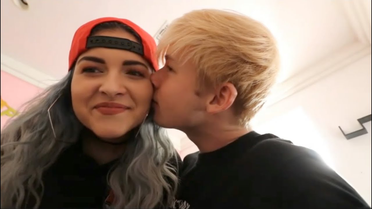 Sam and Kat being CUTE for 24 Minutes
