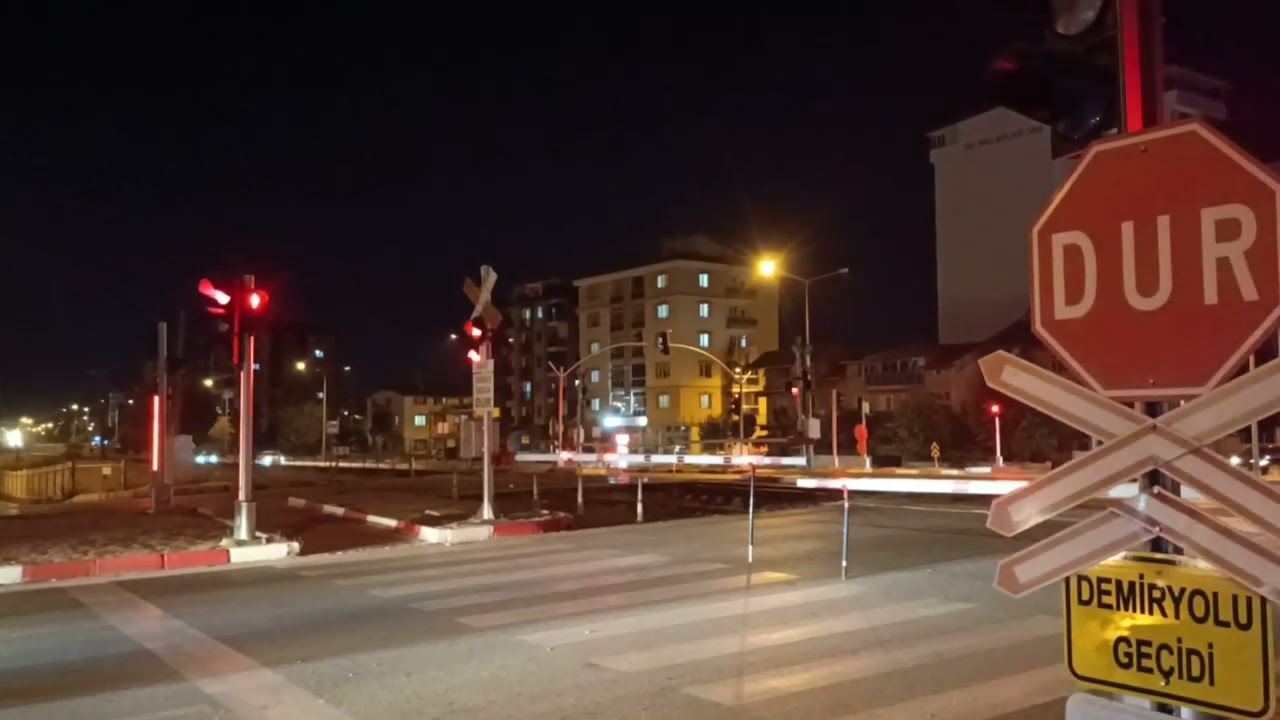 15409 uşak İzmir treni saat 21.11 